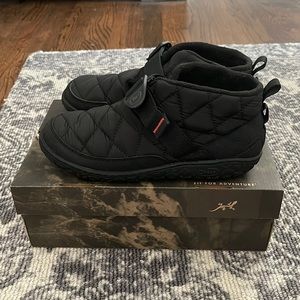 NEW IN BOX Chaco Ramble Puff Shoes Black Size 10